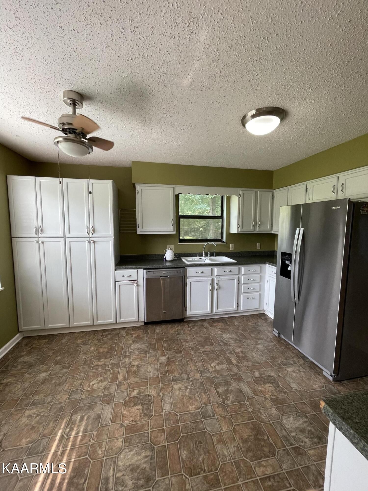330 South Apache Road Clinton, TN 37716 - Photo 12 of 40