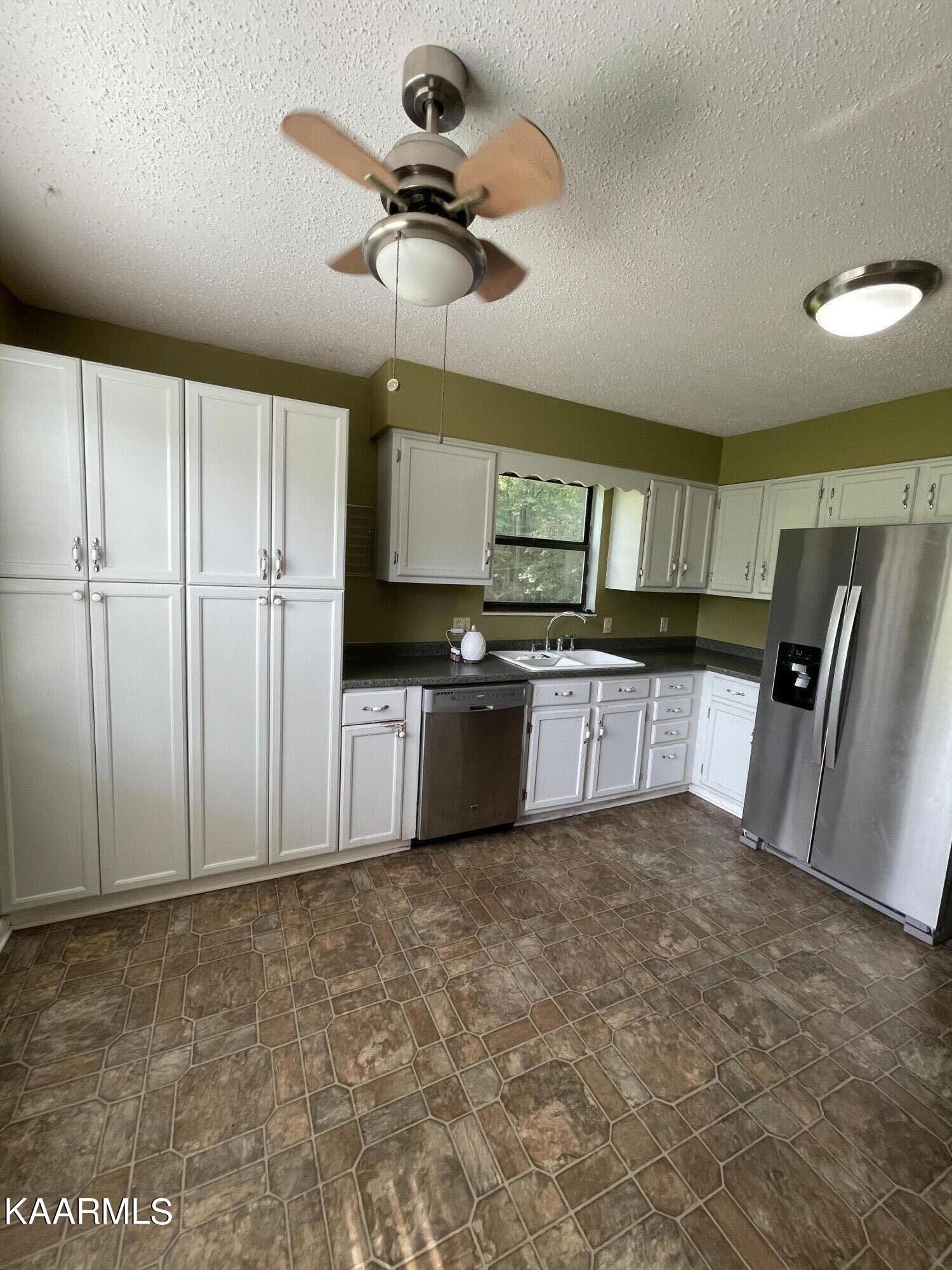 330 South Apache Road Clinton, TN 37716 - Photo 13 of 40