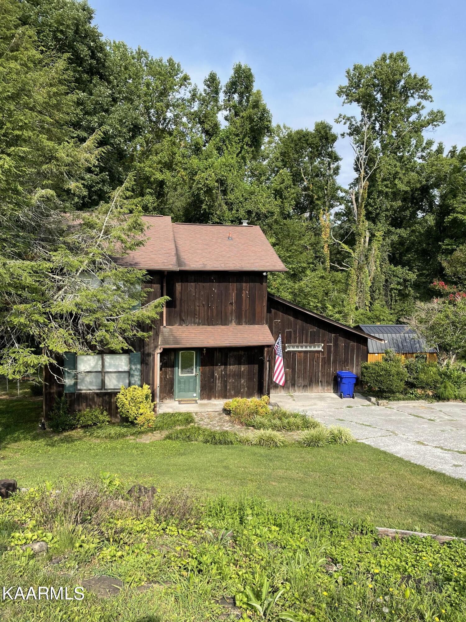 330 South Apache Road Clinton, TN 37716 - Photo 3 of 40