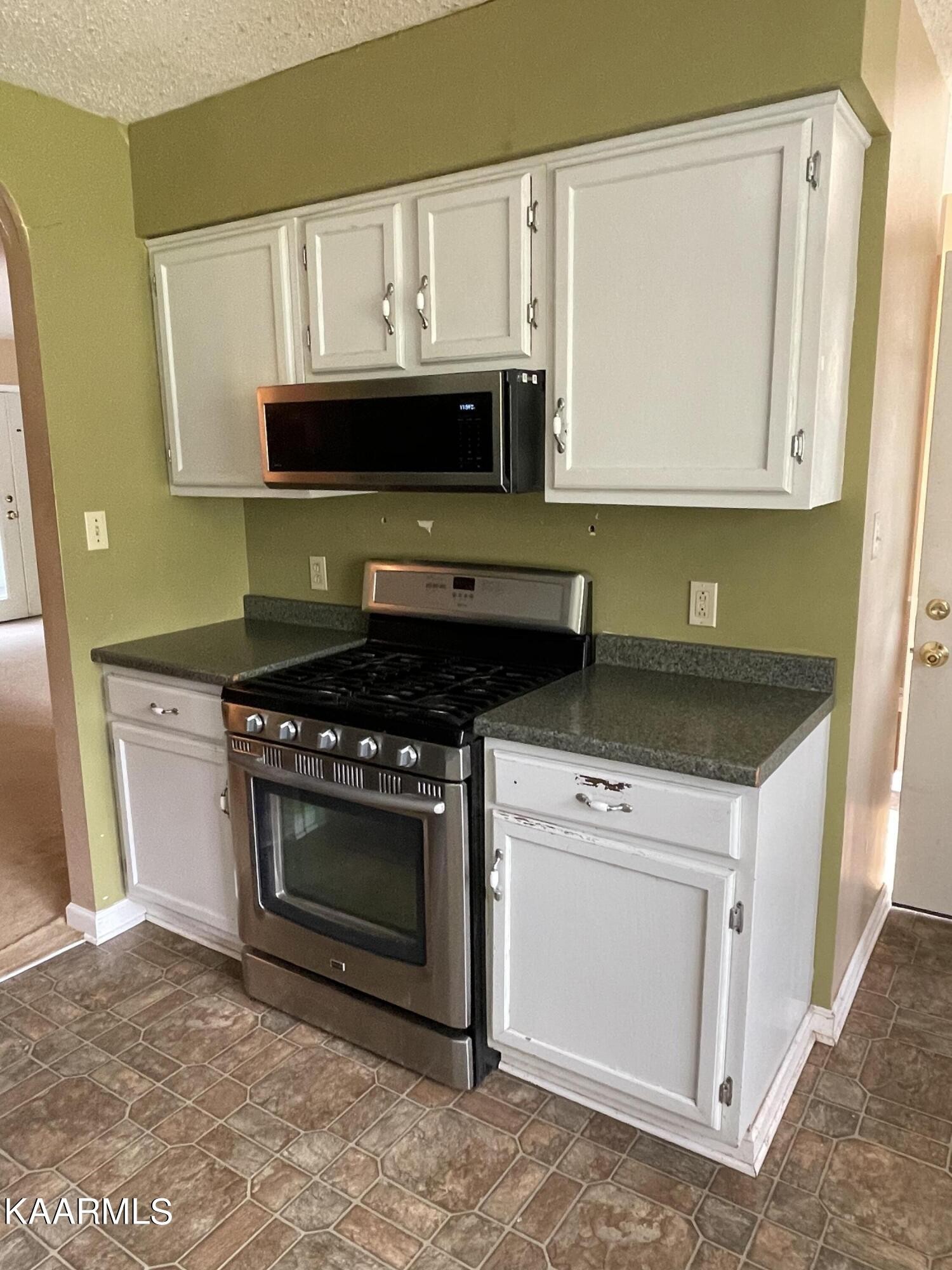 330 South Apache Road Clinton, TN 37716 - Photo 10 of 40
