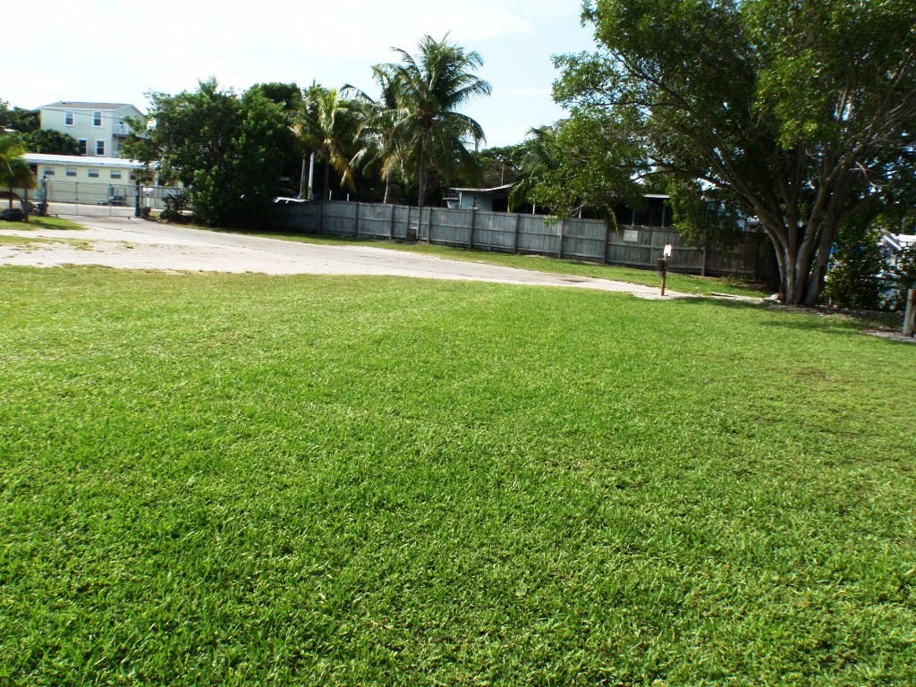 17 Swallow Road Key Largo, FL 33037 - Photo 22 of 28 Homeowners Park