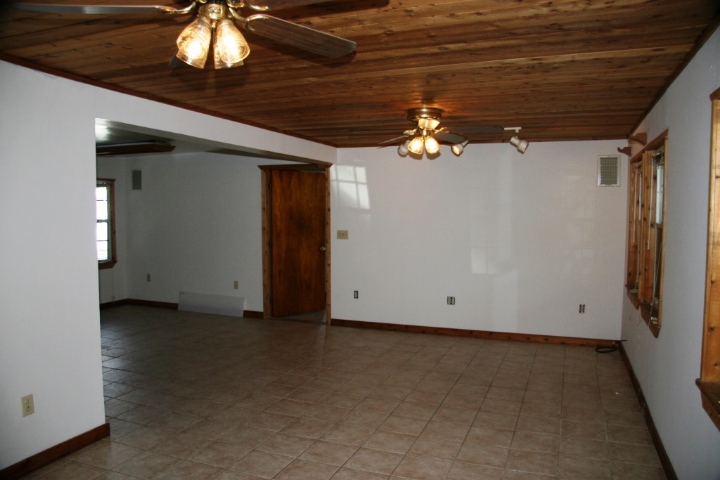 17 Swallow Road Key Largo, FL 33037 - Photo 4 of 28 Living Area