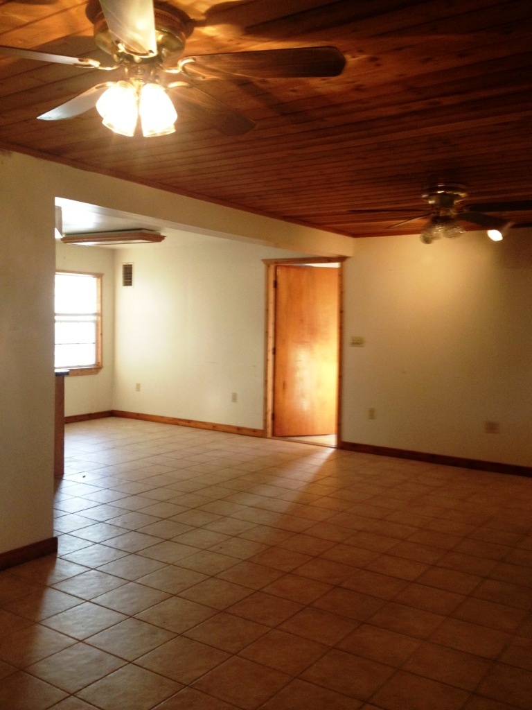 17 Swallow Road Key Largo, FL 33037 - Photo 6 of 28 Living/Dining Area