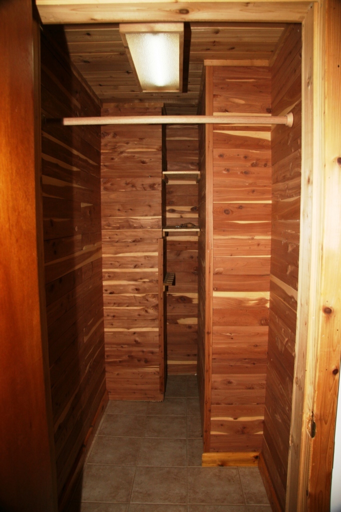 17 Swallow Road Key Largo, FL 33037 - Photo 9 of 28 Walk In Cedar Closet