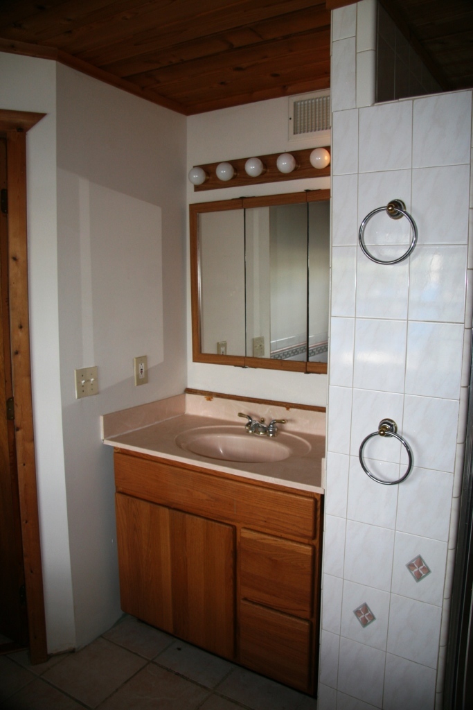 17 Swallow Road Key Largo, FL 33037 - Photo 10 of 28 Master Bathroom Vanity