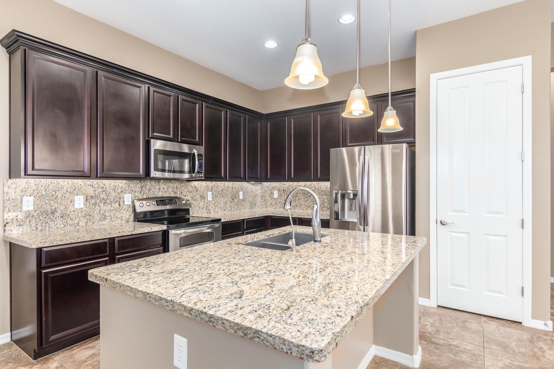 1489 East Hummingbird Way Gilbert, AZ 85297 - Photo 2 of 32 Granite & lots of cabinets
