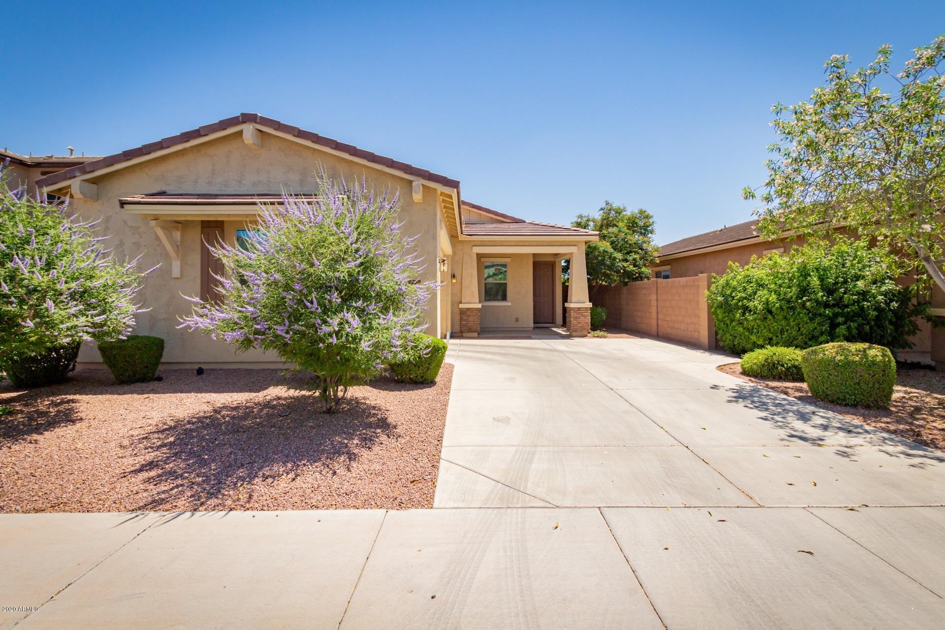 1489 East Hummingbird Way Gilbert, AZ 85297 - Photo 30 of 32 large driveway