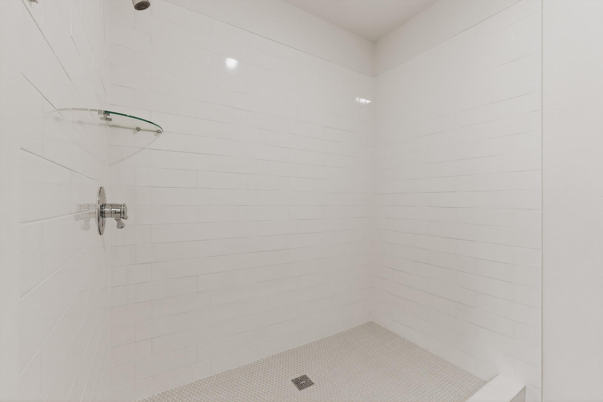 812 George Street Taylor, TX 76574 - Photo 8 of 34 Bathroom featuring tiled shower