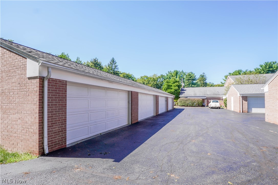 1653 Greenway Road Southeast, Unit 202 North Canton, OH 44709 - Photo 28 of 32