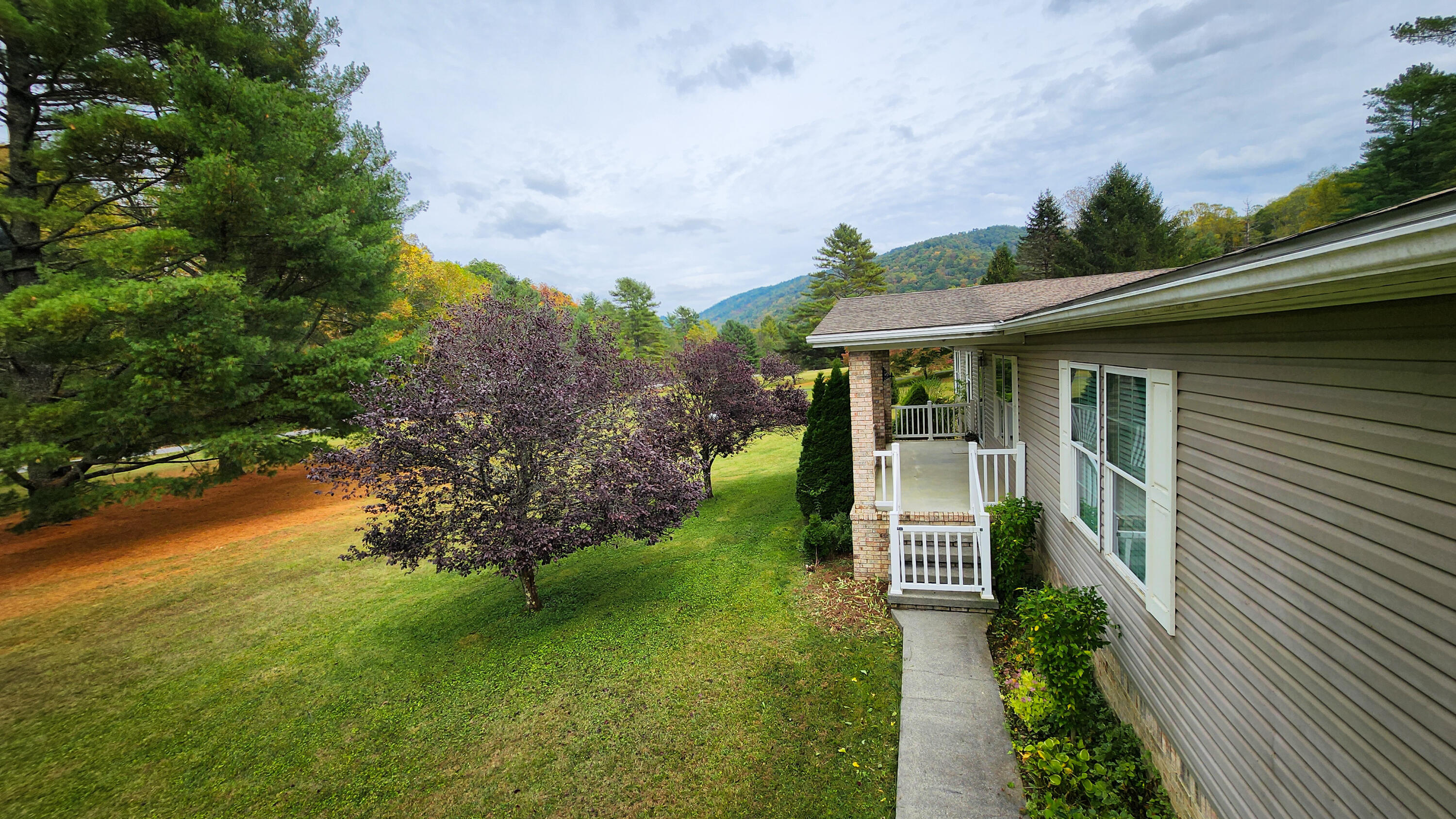 1015 Bolars Draft Road Warm Springs, VA 24484 - Photo 3 of 54 1000059660