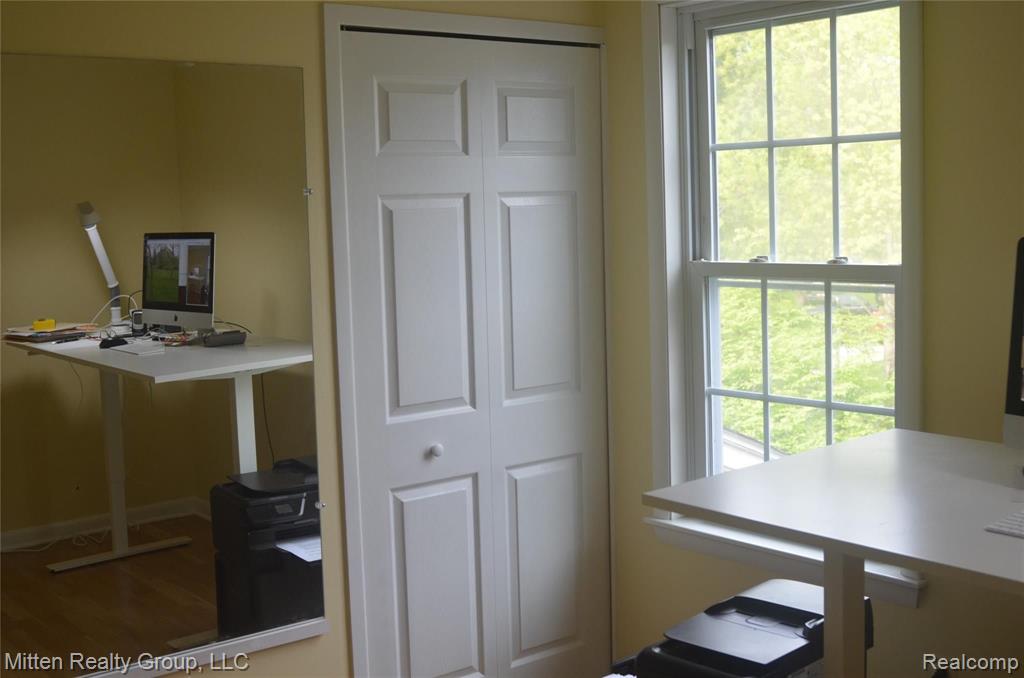 932 Hadley Road Rochester Hills, MI 48307 - Photo 16 of 25