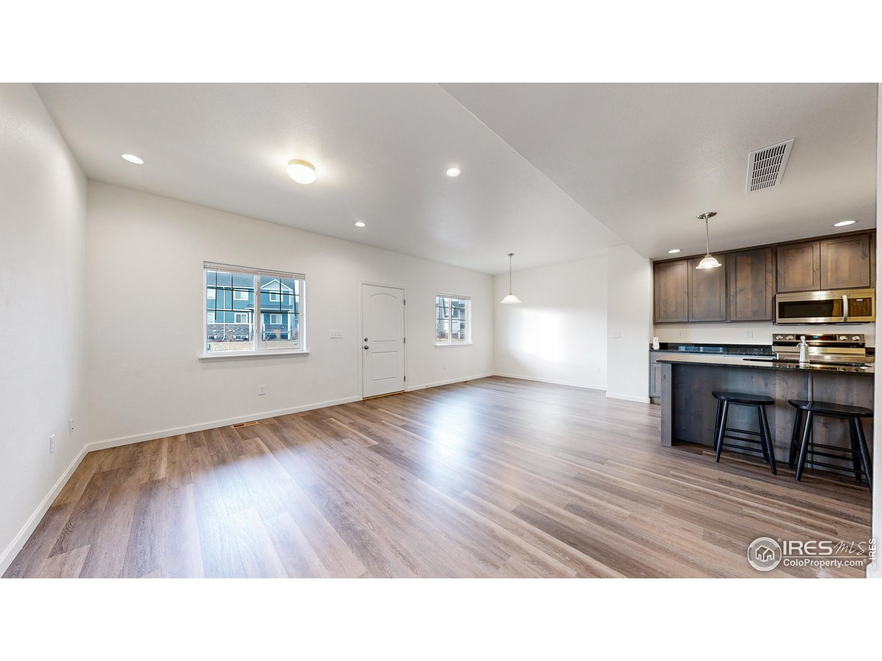 4355 24th Street Road, Unit 3202 Greeley, CO 80634 - Photo 11 of 33 Spacious Living Room