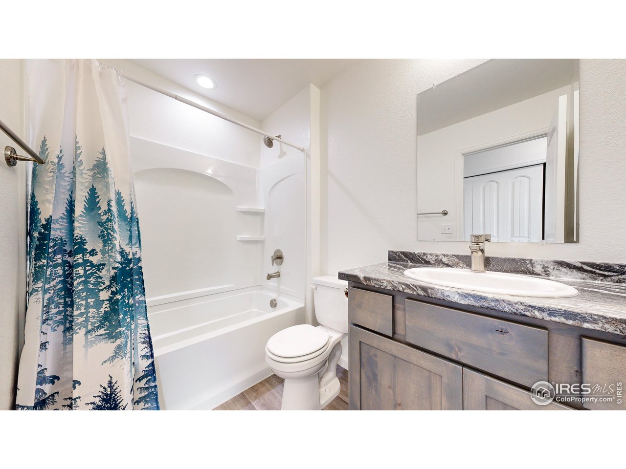 4355 24th Street Road, Unit 3202 Greeley, CO 80634 - Photo 21 of 33 Main Bath