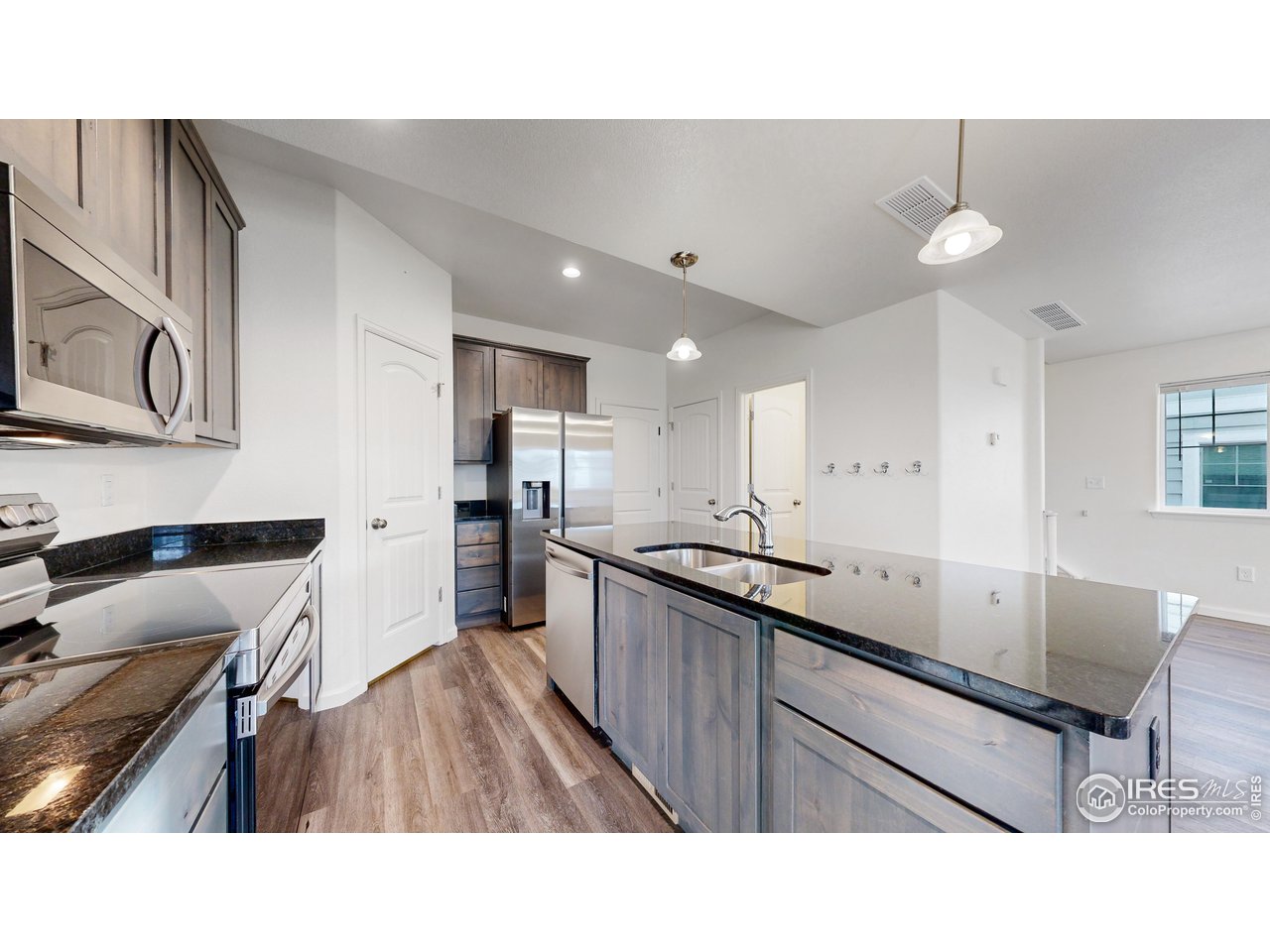 4355 24th Street Road, Unit 3202 Greeley, CO 80634 - Photo 7 of 33 Granite Counter Tops
