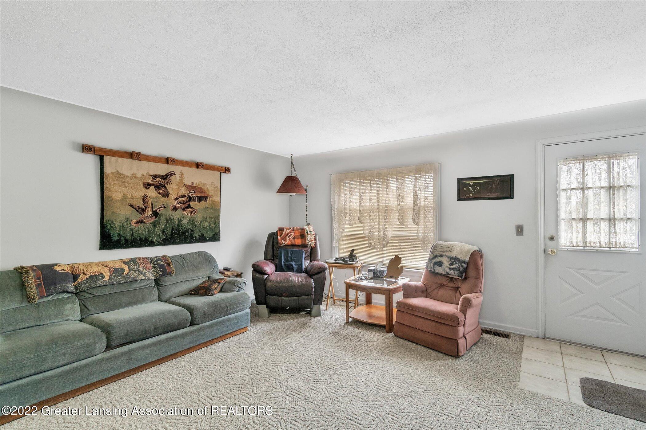 4610 Old Lansing Road Lansing, MI 48917 - Photo 8 of 43 08-4610-Old-Lansing-Rd-WindowStill-Real-
