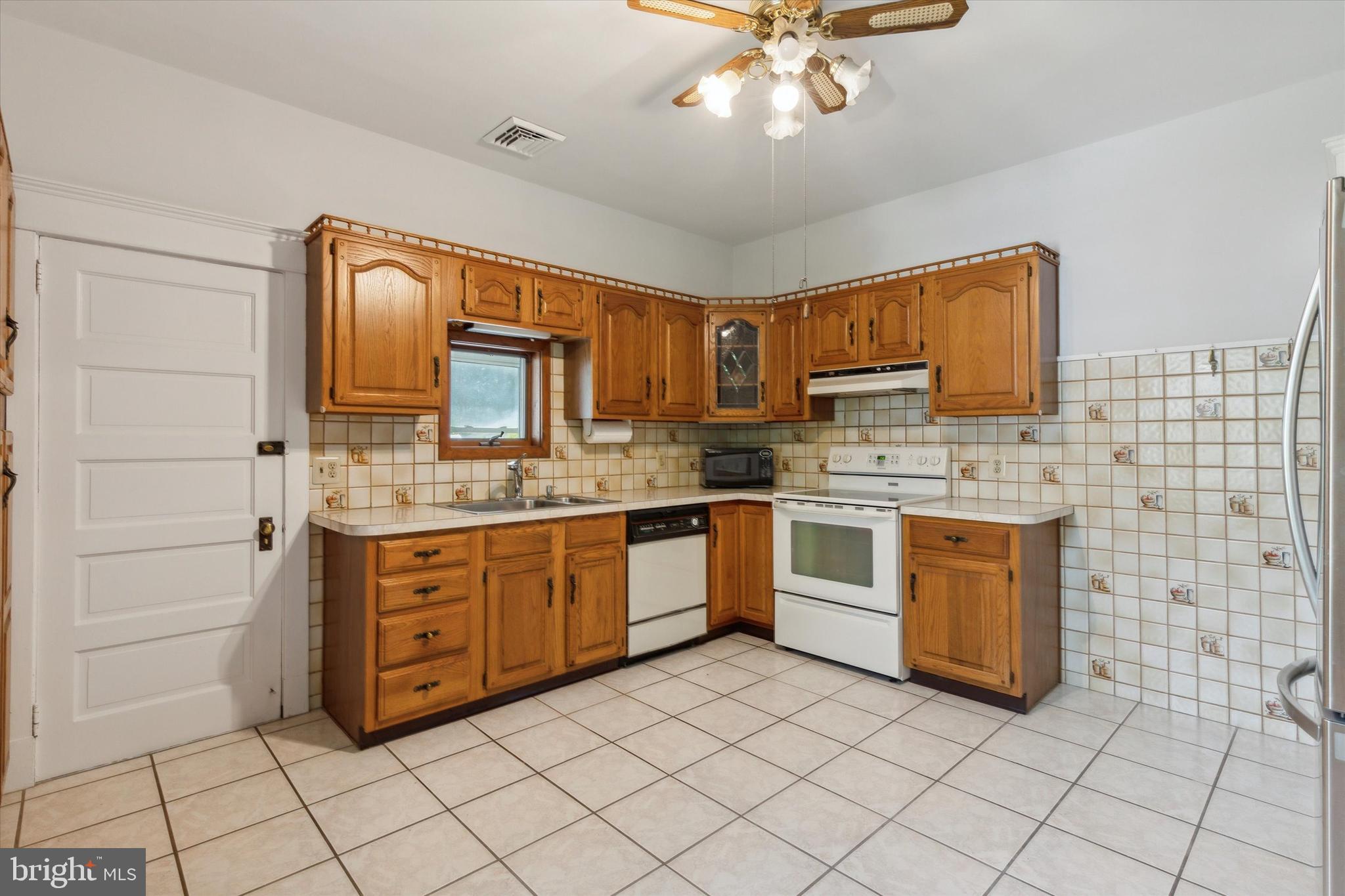 28 Grove Avenue Flourtown, PA 19031 - Photo 15 of 31