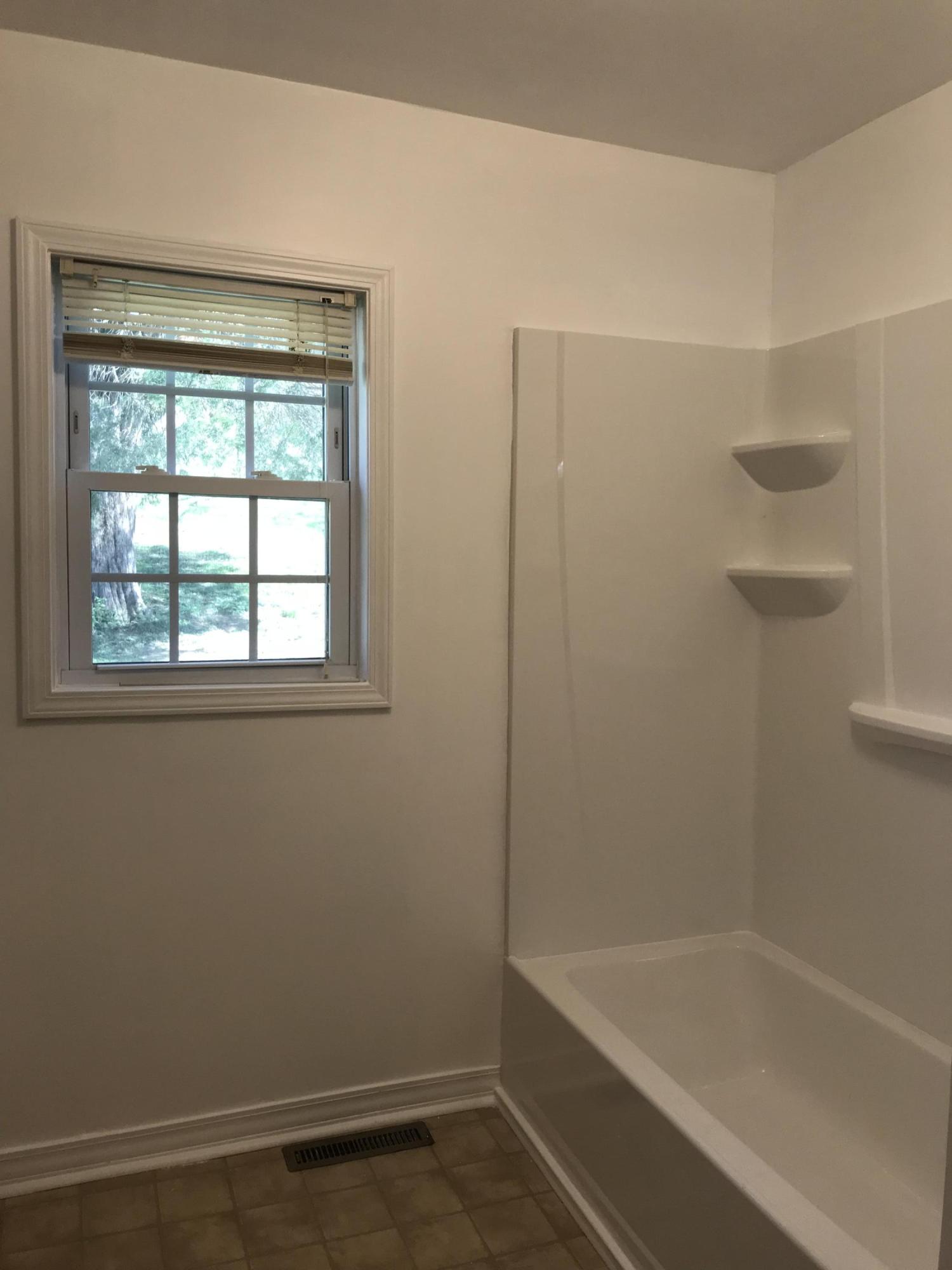 828 Cemetery Road Oliver Springs, TN 37840 - Photo 19 of 24 Tub/Shower