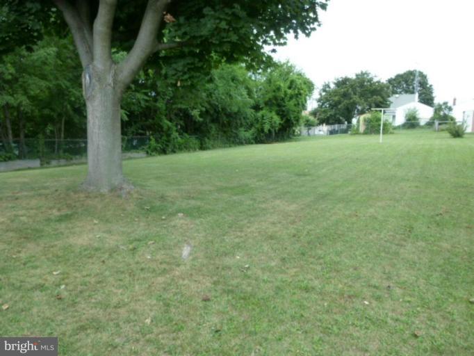 309 Devonshire Road Hagerstown, MD 21740 - Photo 11 of 14 Back yard
