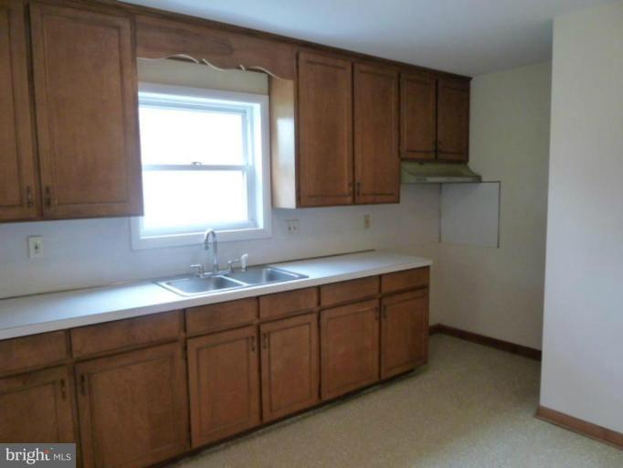 309 Devonshire Road Hagerstown, MD 21740 - Photo 10 of 14 Kitchen