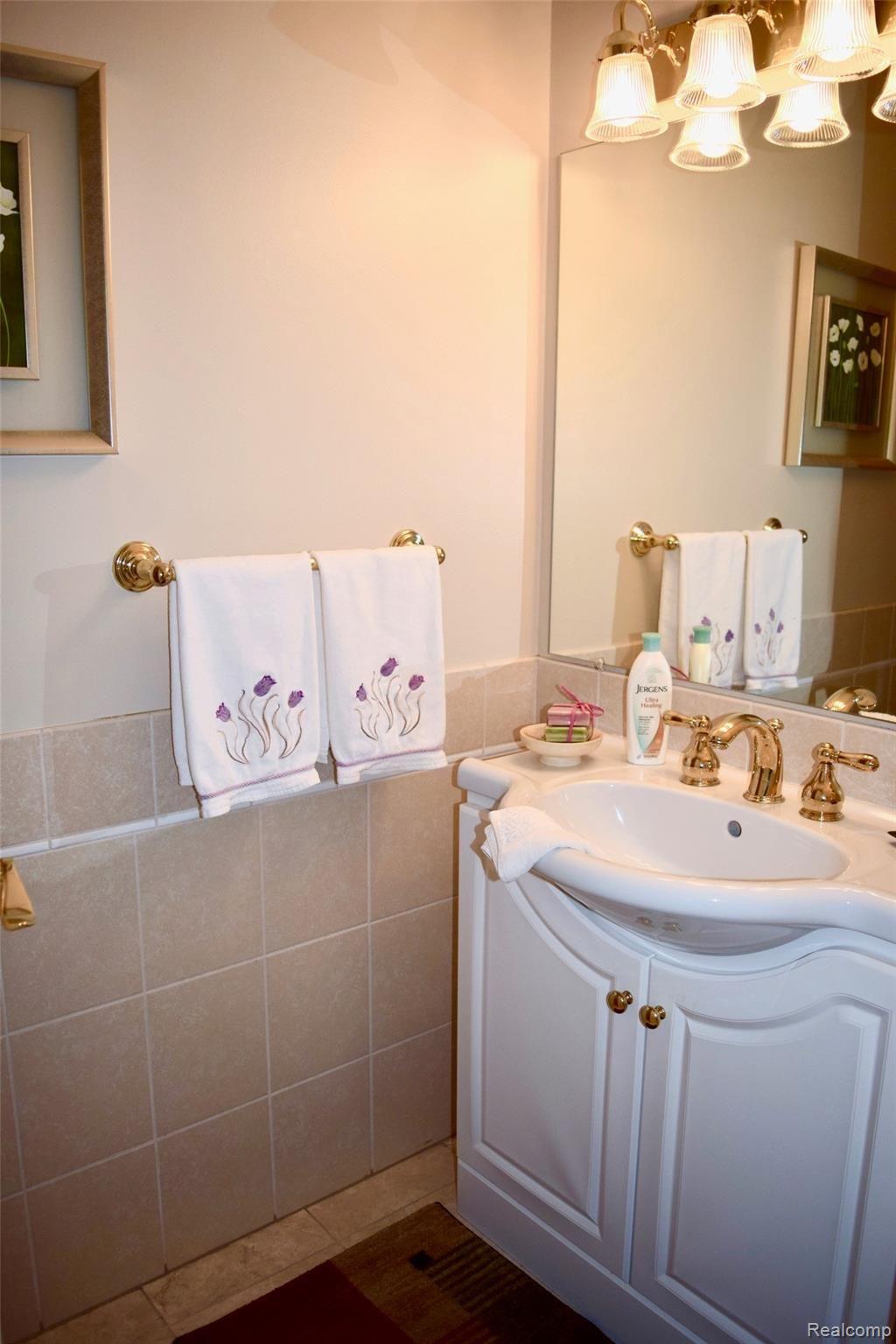 2893 Meadowbrook Drive Rochester, MI 48309 - Photo 9 of 36 DSC_0085.jpg