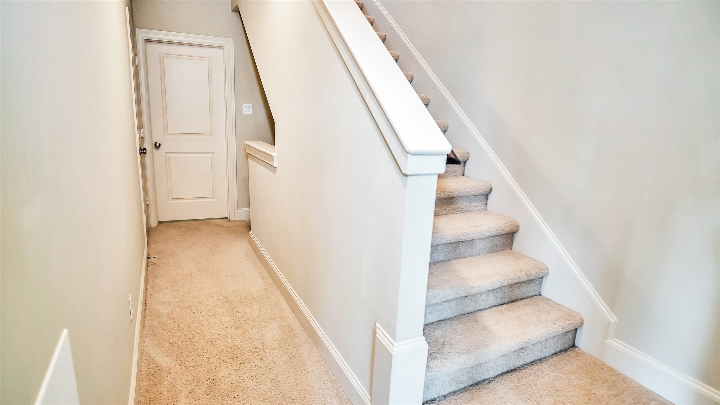 1611 Silver Street Houston, TX 77007 - Photo 19 of 32 a view of entryway