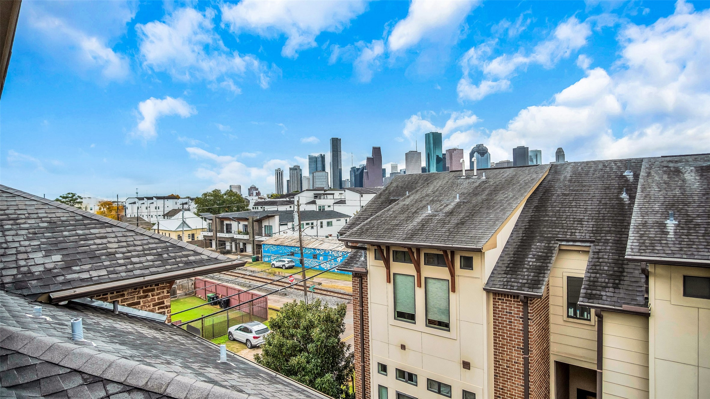 1611 Silver Street Houston, TX 77007 - Photo 22 of 32 a view of buildings