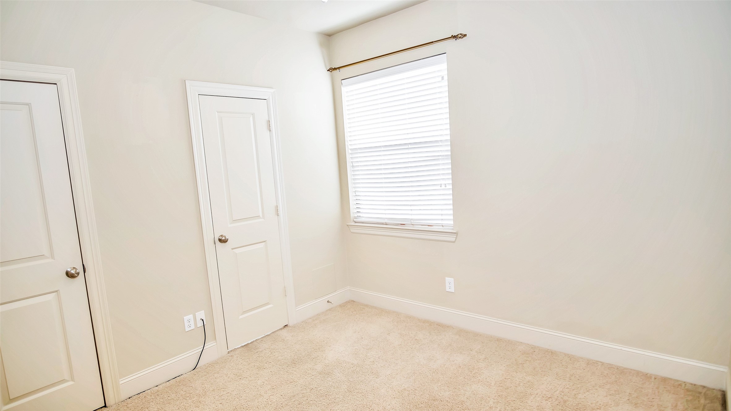 1611 Silver Street Houston, TX 77007 - Photo 27 of 32 a view of an empty room with a window