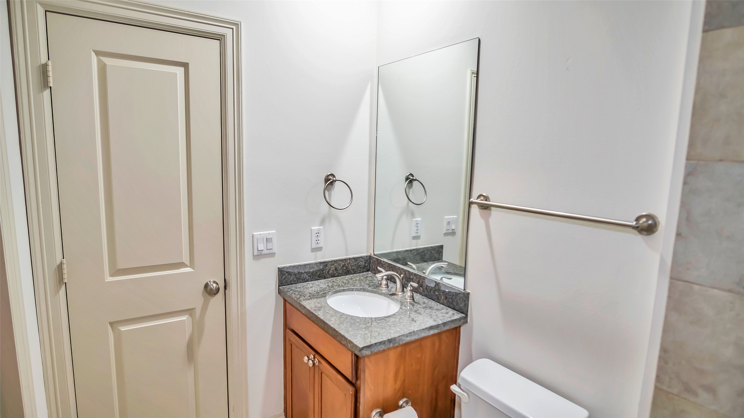 1611 Silver Street Houston, TX 77007 - Photo 29 of 32 a bathroom with a sink a toilet and a mirror
