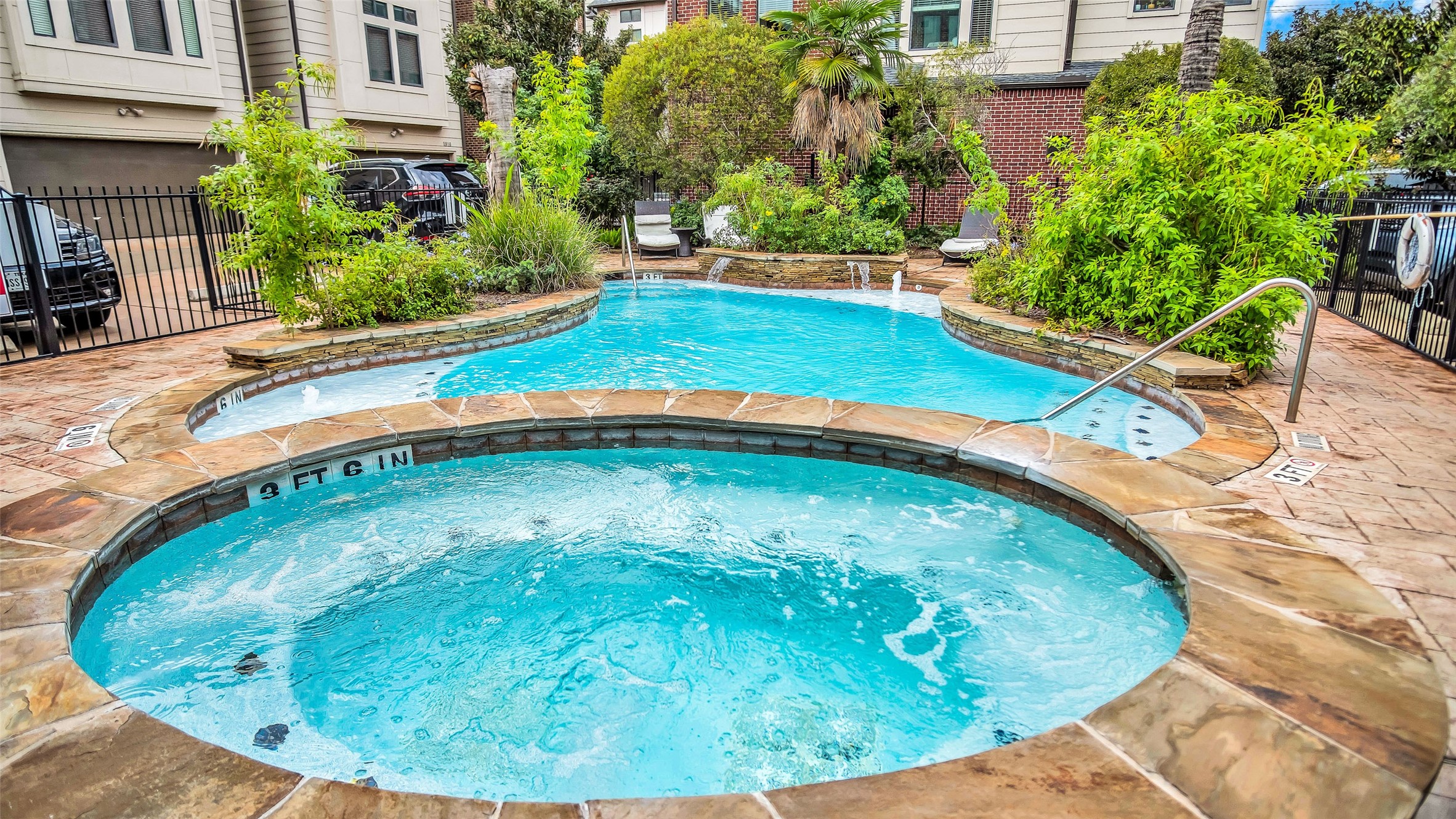 1611 Silver Street Houston, TX 77007 - Photo 31 of 32 a view of a swimming pool with a sitting space