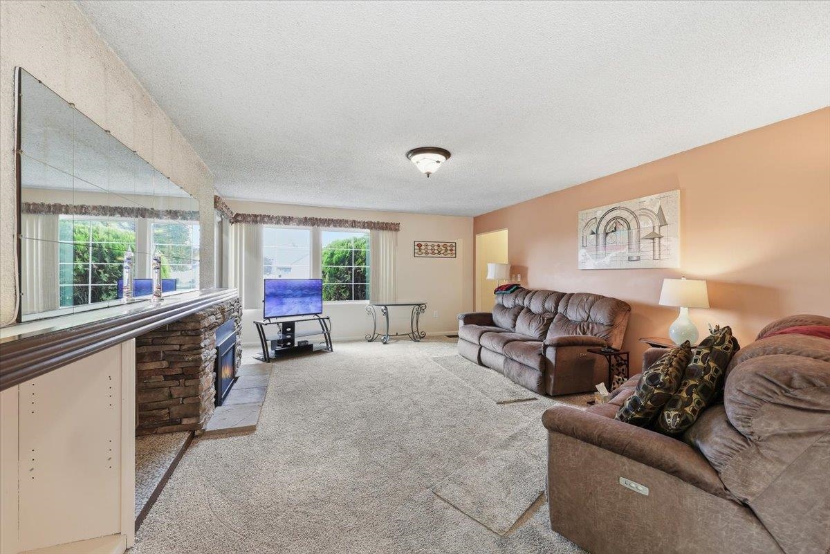 4904 North Stevens Street Spokane, WA 99205 - Photo 4 of 24