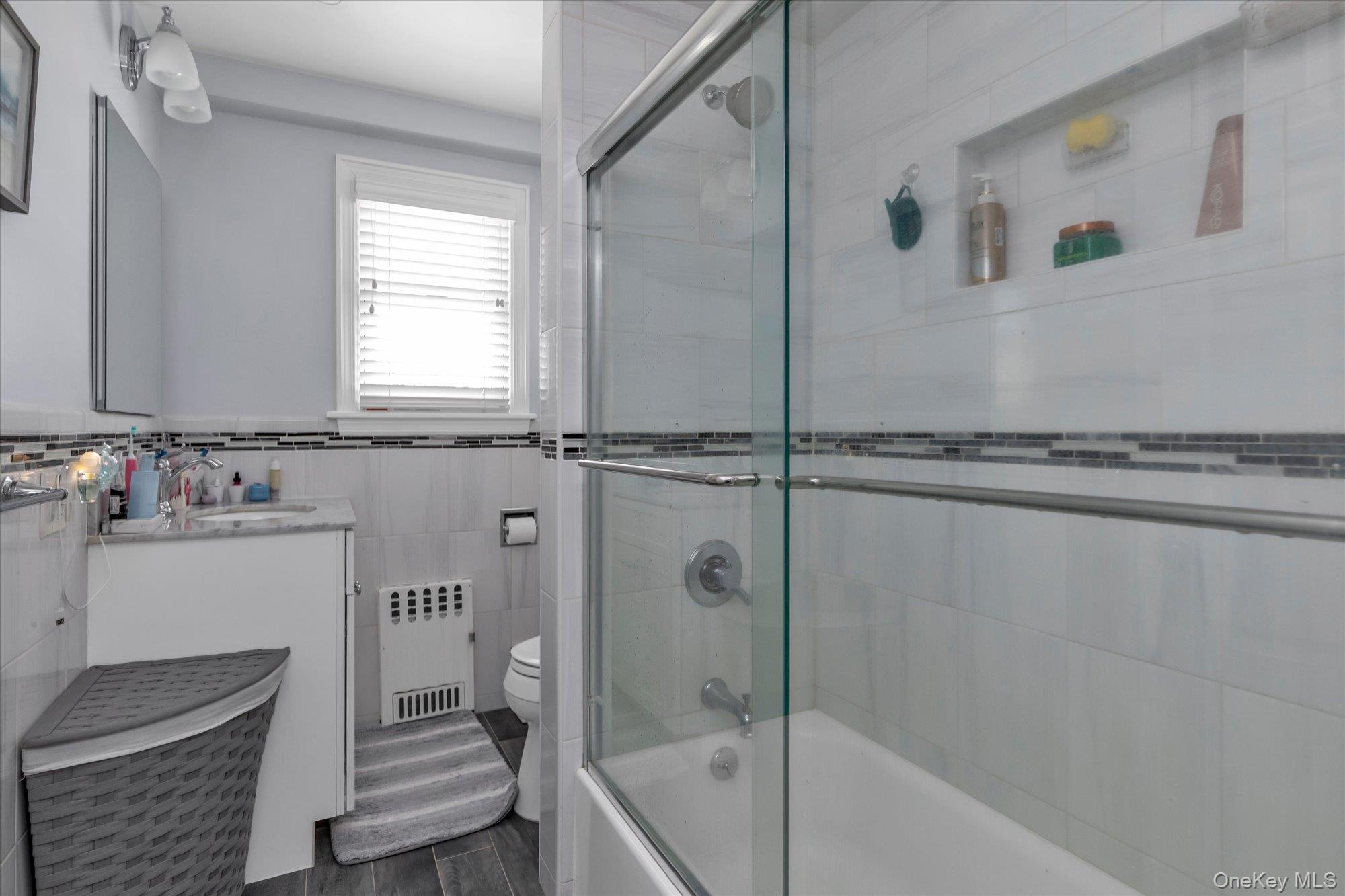 65 Liggett Road Valley Stream, NY 11581 - Photo 12 of 16 Full Bathroom
