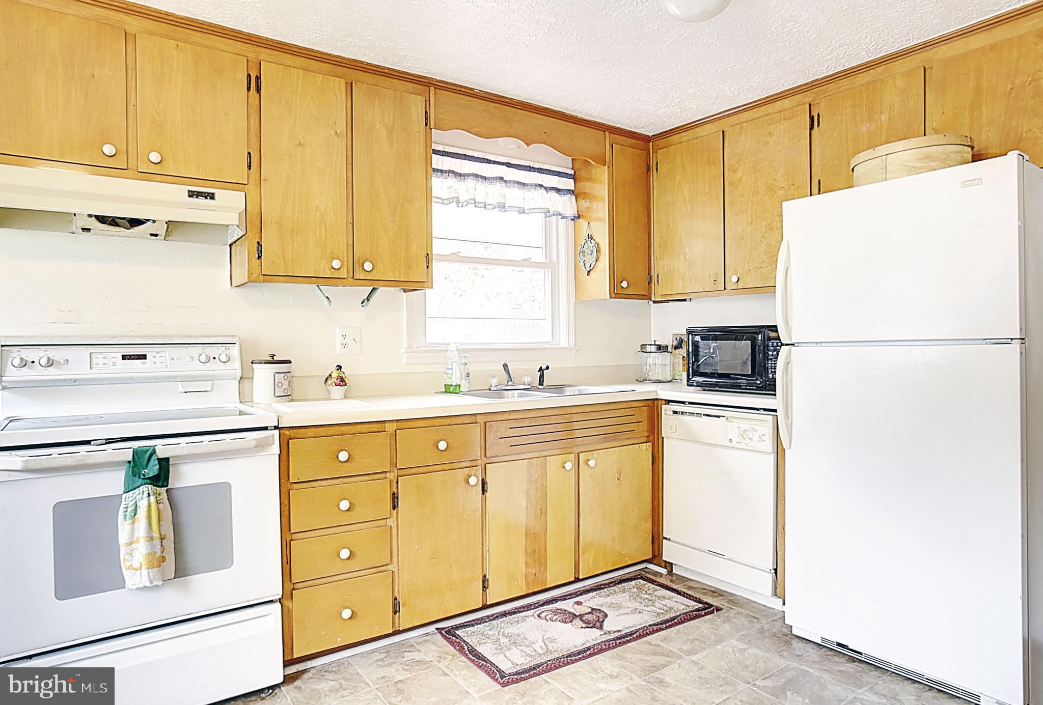 7445 Carver Road Gainesville, VA 20155 - Photo 12 of 30 Kitchen