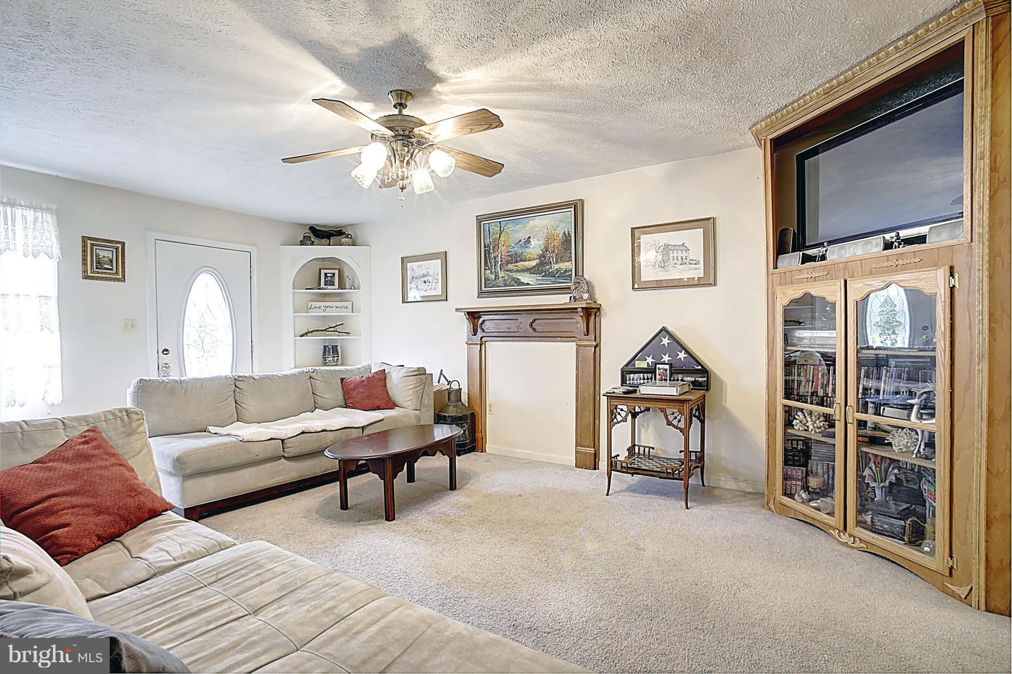 7445 Carver Road Gainesville, VA 20155 - Photo 10 of 30 Family Room