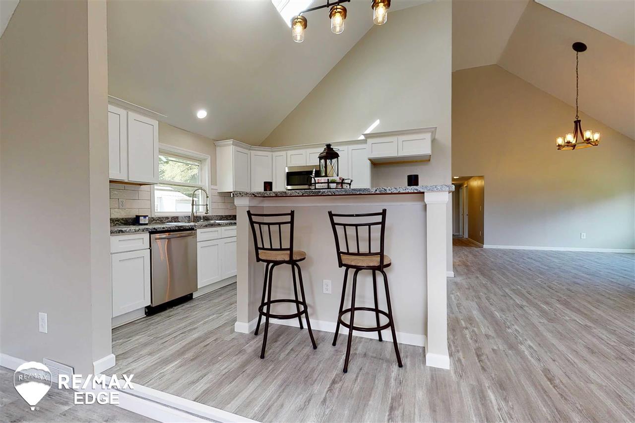 9498 Hubbard Road Davison, MI 48423 - Photo 4 of 63 50045325-3.JPG