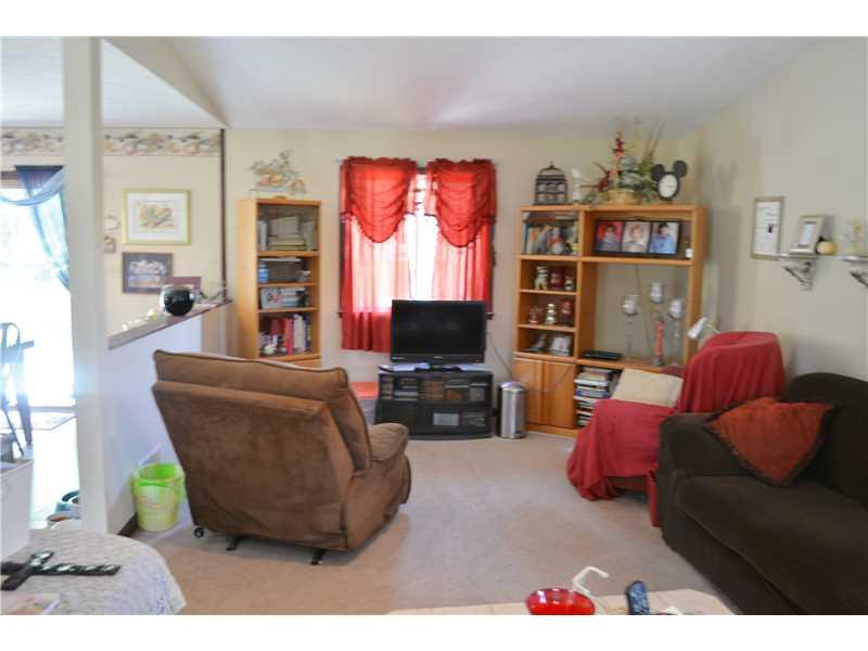 235 Kaufman Road Gibsonia, PA 15044 - Photo 2 of 25 Living Room.