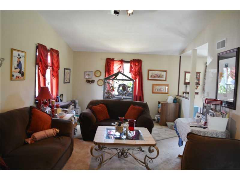 235 Kaufman Road Gibsonia, PA 15044 - Photo 7 of 25 Living Room.