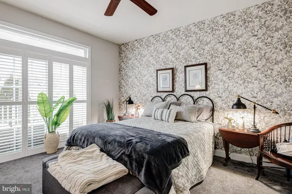 a bedroom with bed and a mirror
