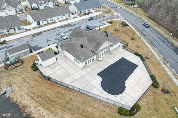 a view of back yard of the house