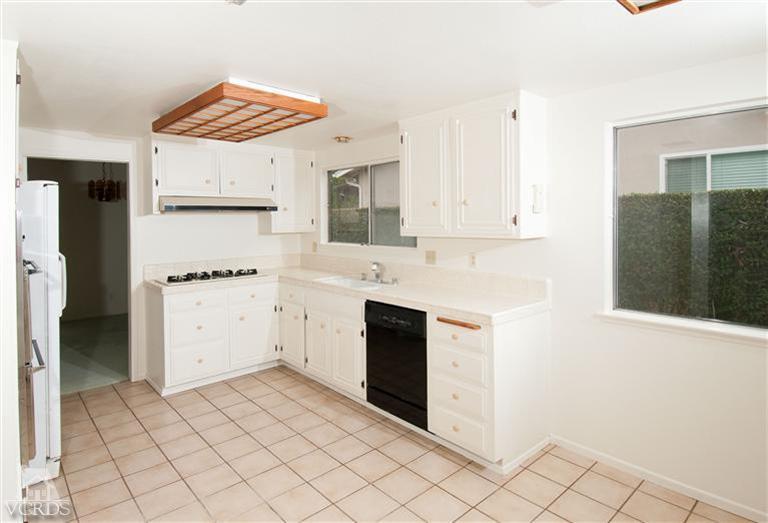 23 Kanan Road Oak Park, CA 91377 - Photo 4 of 12 Additional Photo