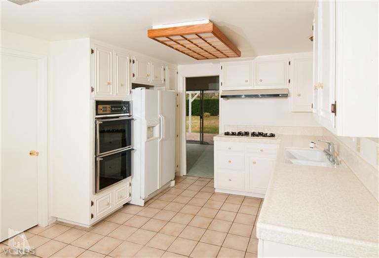 23 Kanan Road Oak Park, CA 91377 - Photo 5 of 12 Additional Photo