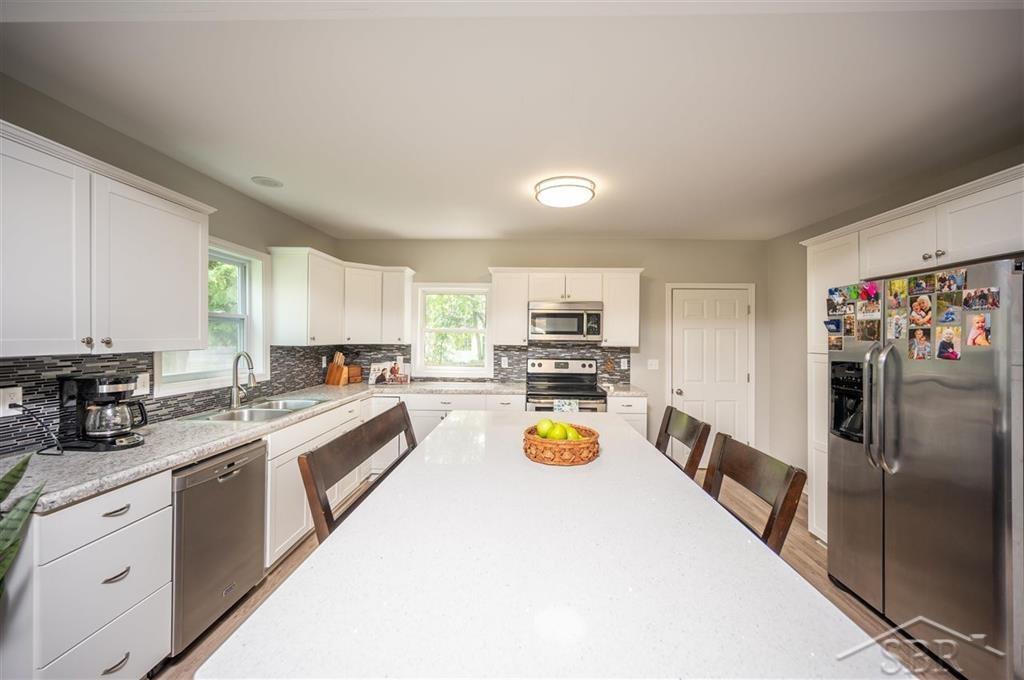 219 West Sugnet Road Midland, MI 48640 - Photo 7 of 23 50052857-6.JPG