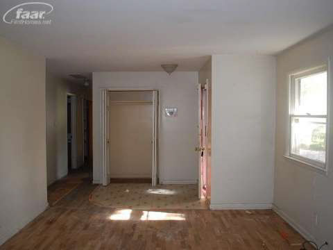 2446 Howe Road Burton, MI 48519 - Photo 6 of 14 20371743-5.JPG