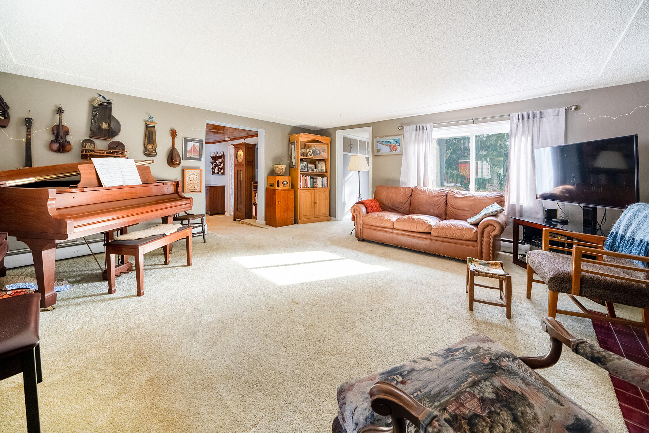 4174 West Giles Road Muskegon, MI 49445 - Photo 15 of 28 22. Living Room 1