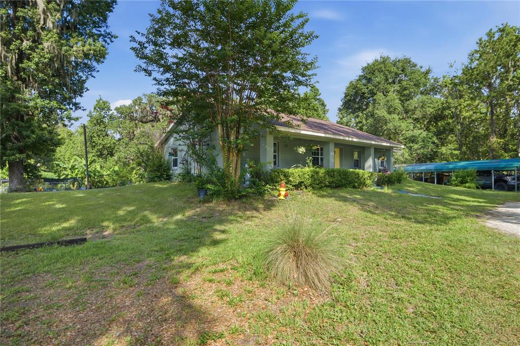 17900 Northwest 120th Avenue Road Reddick, FL 32686 - Photo 15 of 45 a front view of a house with garden