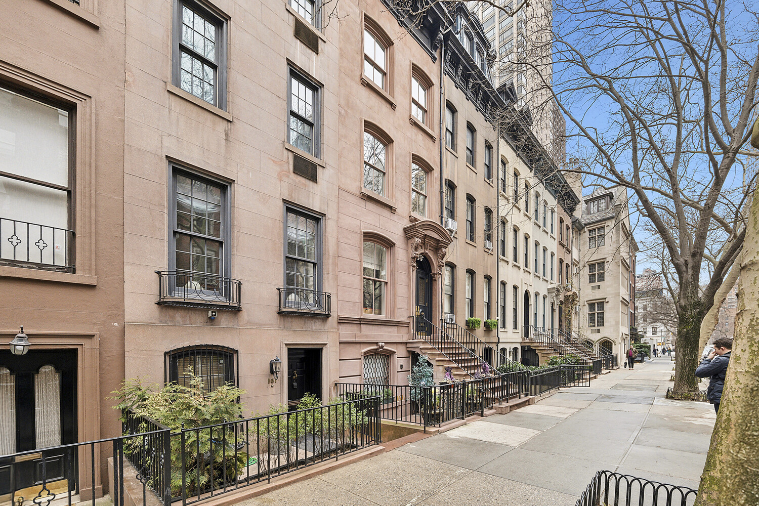 165 East 71st Street Manhattan, NY 10021 - Photo 10 of 12 front view of a building