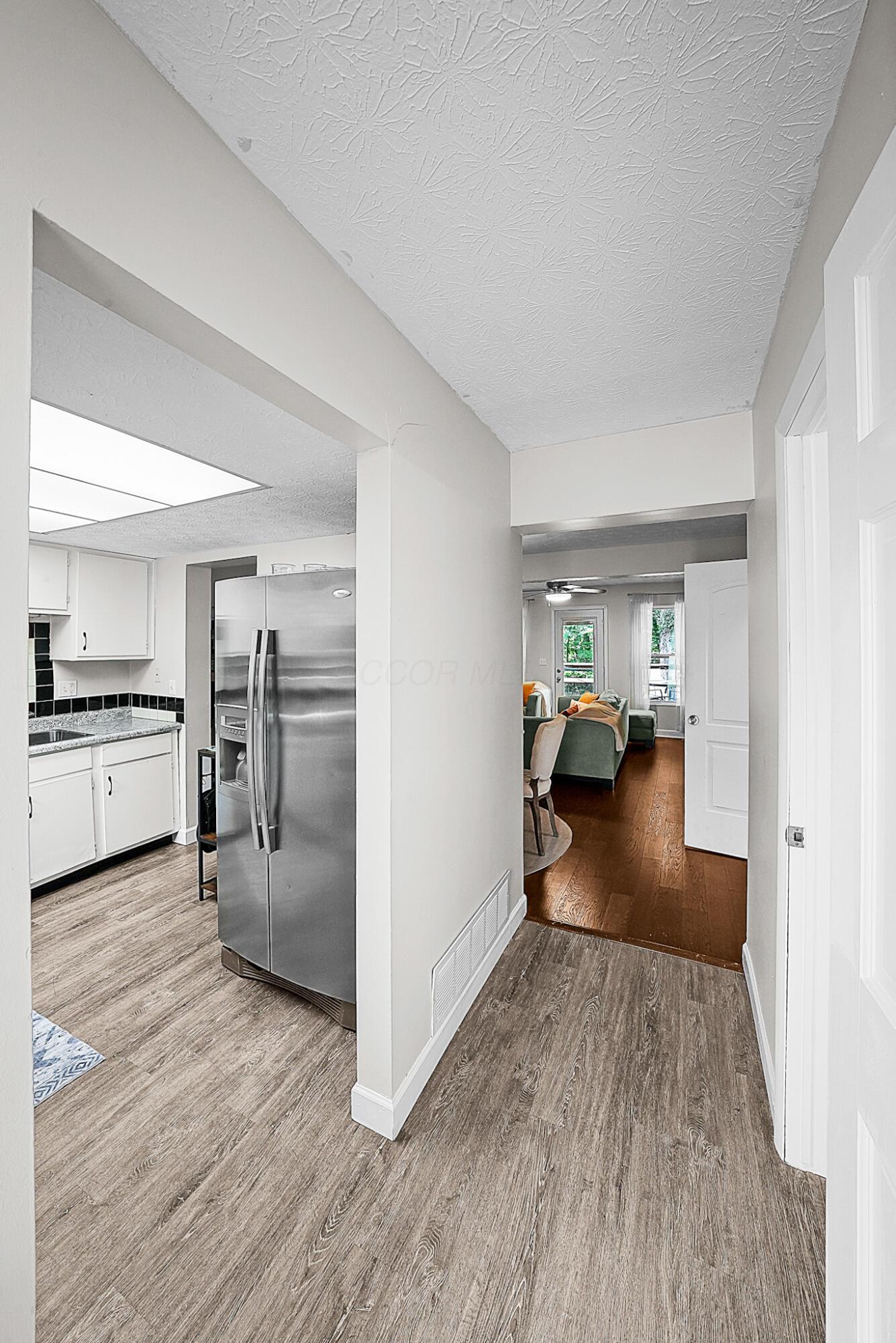 3754 Canon Ridge Place Columbus, OH 43230 - Photo 2 of 30 Entrance with coat closet to the right