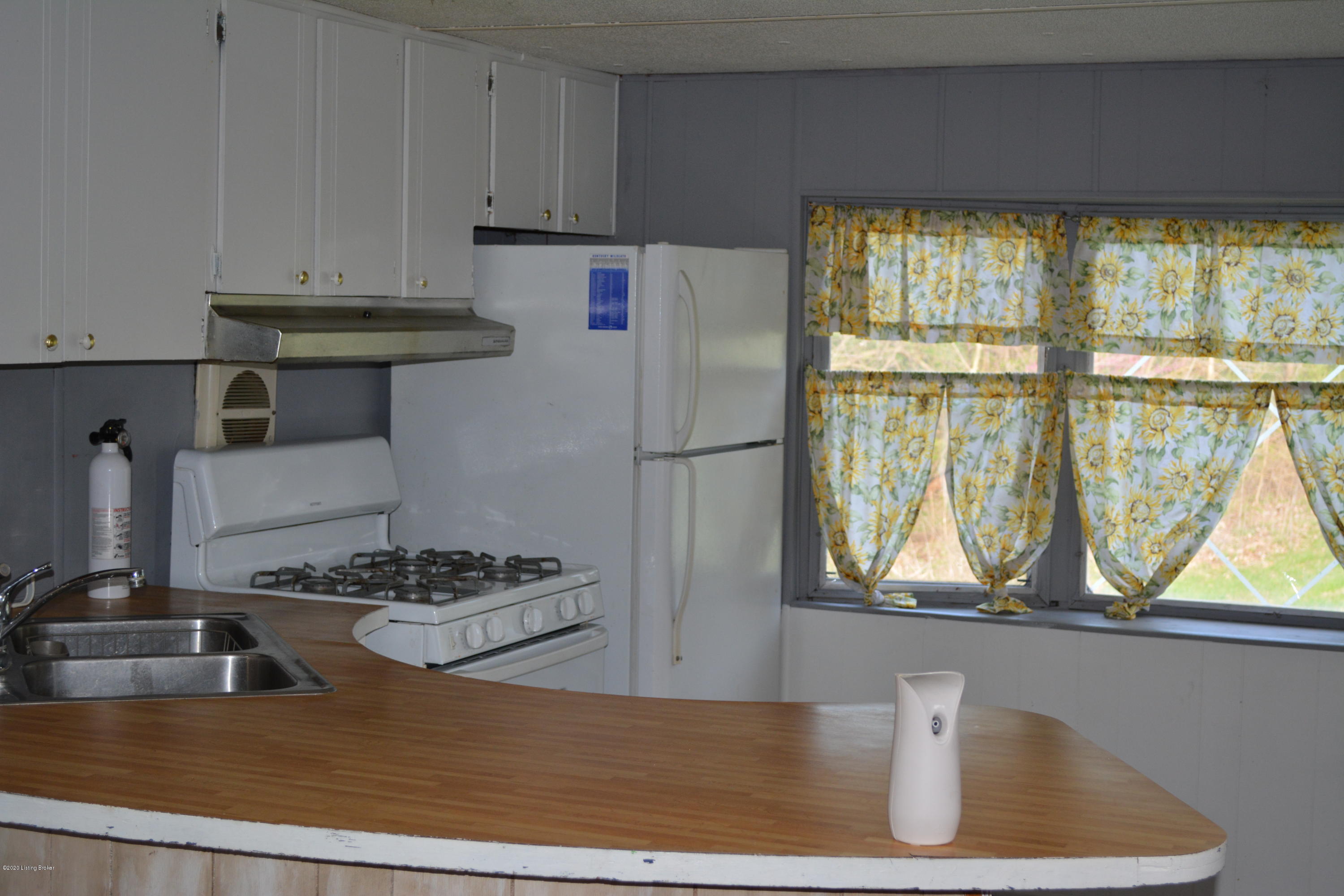 1582 Radcliff Road Smithfield, KY 40068 - Photo 9 of 40 Bright Kitchen with breakfast nook