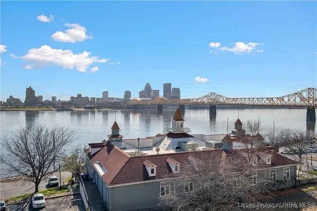 $1,500 | 1 Riverpointe Plaza, Unit 520, Jeffersonville, IN 47130