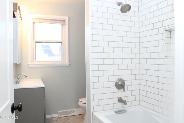 $314,900 | 362 Ferris Road, Niskayuna, NY 12304