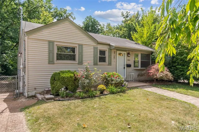 $215,000 | 1052 Kuhlman Lane, Webster Groves, MO 63119
